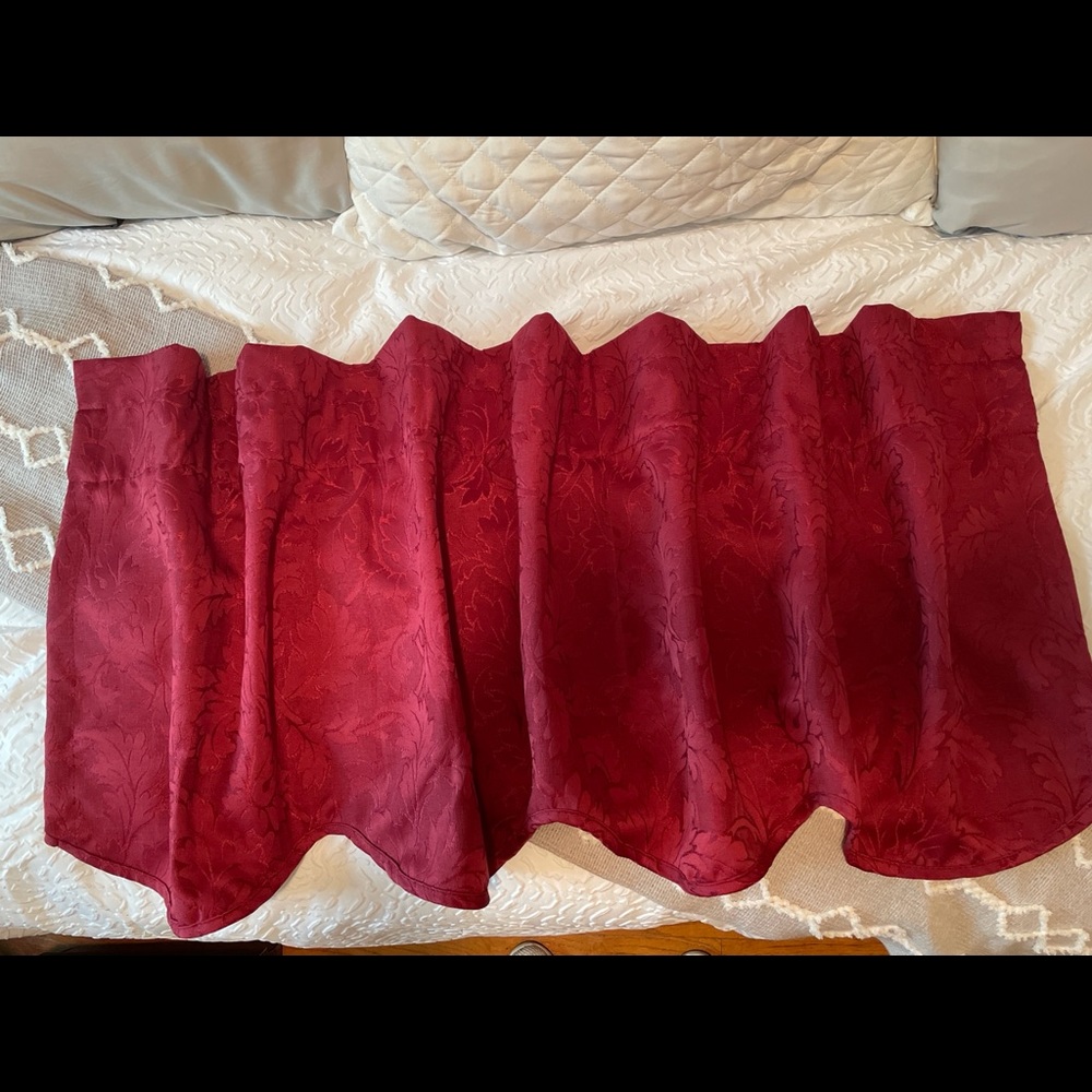 Window valences - Picture 2 of 2